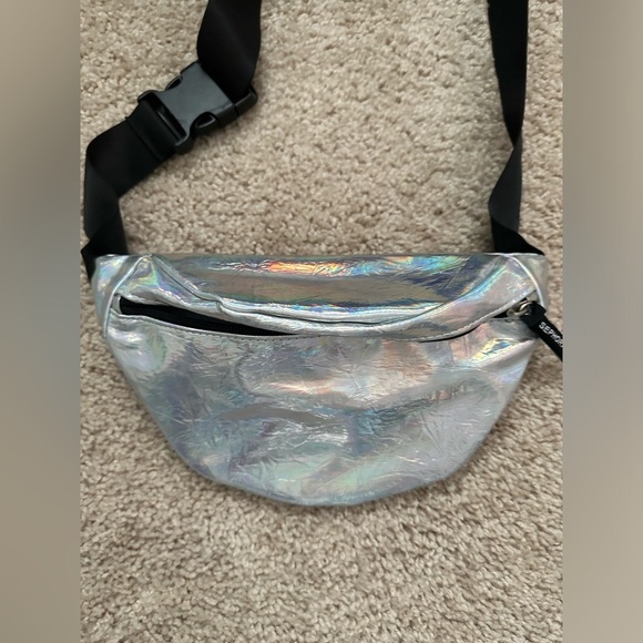 Metallic belt bag NWOT - Picture 2 of 3